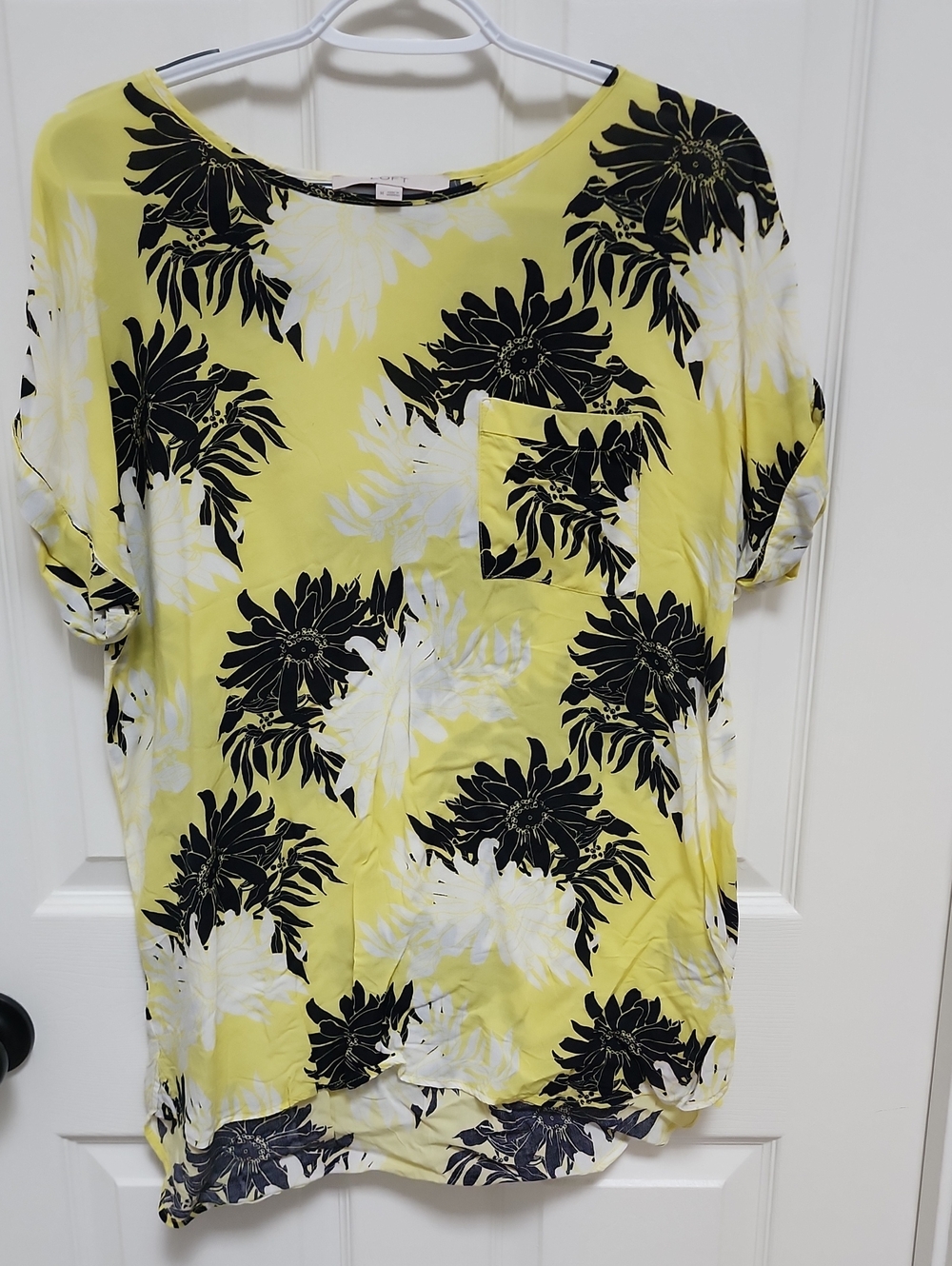 LOFT Size Medium Yellow Floral Short Sleeve Pocket Tee